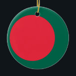Ornament met vlag van Bangladesh<br><div class="desc">Voeg een feestelijke vleugje Bangladeshi-trots toe aan uw vakantiedecor met dit ornament met de vlag van Bangladesh! Dit ornament is nauwkeurig gemaakt en toont de iconische rode cirkel op een groene achtergrond, die de nationale vlag van Bangladesh vertegenwoordigt. Het levendige ontwerp maakt het een perfecte aanvulling op uw kerstboom, vakantie...</div>