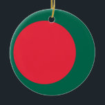 Ornament met vlag van Bangladesh<br><div class="desc">Voeg een feestelijke vleugje Bangladeshi-trots toe aan uw vakantiedecor met dit ornament met de vlag van Bangladesh! Dit ornament is nauwkeurig gemaakt en toont de iconische rode cirkel op een groene achtergrond, die de nationale vlag van Bangladesh vertegenwoordigt. Het levendige ontwerp maakt het een perfecte aanvulling op uw kerstboom, vakantie...</div>