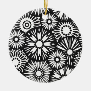 Ornament met zwarte en witte florale oplossing