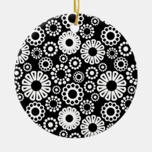 Ornament met zwarte en witte florale oplossing