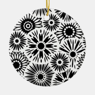 Ornament met zwarte en witte florale oplossing