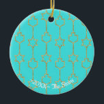 Ornament rond de Hanukkah "Hanging Gold Charms"<br><div class="desc">Het Ornament van de Cirkel van Hanukkah "Hanging Gold Dreidel en Star Charms". (2 zijdes) personaliseer beide kanten door tekst op het ornament te schrappen en met uw te vervangen. Dan gebruikend uw favoriete doopvontkleur, grootte, en stijl, typ in uw eigen woorden. Bedankt voor het stoppen en winkelen. Veel waardering!...</div>