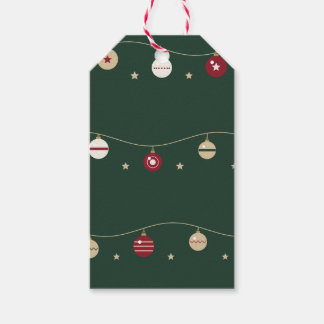 Ornament slingers en sterren op groen cadeaulabel
