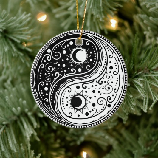 Ornament yin yang sign paisley design (Boom)