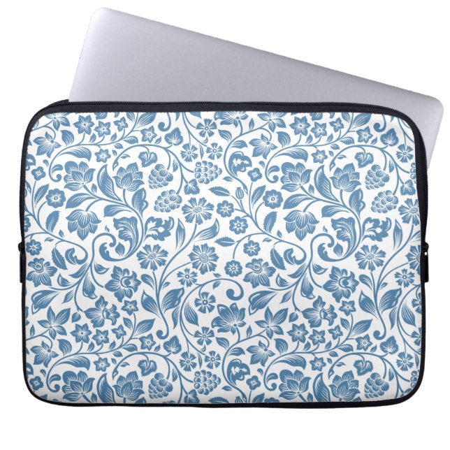 Ornate Blue and White Floral Vines Pattern Laptop Sleeve (Voorkant)