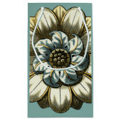 Ornate Floral Medallion on Light Blue Background Klein Cadeauzakje (Achterkant)
