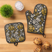 Ornate floral pattern with large gold flowers  ovenwant & pannenlap set (Top down)