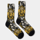 Ornate floral pattern with large gold flowers  sokken (Rechts)