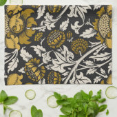 Ornate floral pattern with large gold flowers  theedoek (Gevouwen)