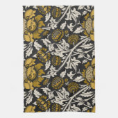 Ornate floral pattern with large gold flowers  theedoek (Verticaal)