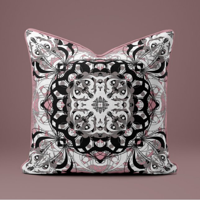 Ornate Mandala Decorative Pillow in Dusty Rose Kussen (Creator heeft geüpload)