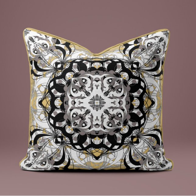 Ornate Mandala Decorative Pillow in Golden Beige Kussen (Creator heeft geüpload)