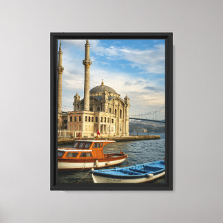 Ortaköy Moskee en Bosporus Boten Canvas Afdruk
