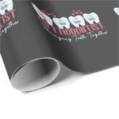 Orthodontist brengt Teeth Together Cute Braces Cadeaupapier (Rol Hoek)