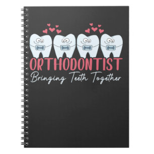Orthodontist brengt Teeth Together Cute Braces Notitieboek