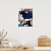 Orthodontist die de gebitsbeugels van een poster (Keuken)