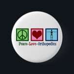 Orthopedist Peace Love Orthopedica Kantoor Ronde Button 5,7 Cm<br><div class="desc">Peace Love Orthopedics. Een schattig kerstcadeau voor een orthopedische chirurg of orthopedist die werkt met het musculoskeletale systeem en patiënten die een schouder- en heupoperatie nodig hebben. Een vredesteken,  hart en een skelet.</div>