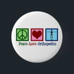 Orthopedist Peace Love Orthopedica Kantoor Ronde Button 5,7 Cm<br><div class="desc">Peace Love Orthopedics. Een schattig kerstcadeau voor een orthopedische chirurg of orthopedist die werkt met het musculoskeletale systeem en patiënten die een schouder- en heupoperatie nodig hebben. Een vredesteken,  hart en een skelet.</div>