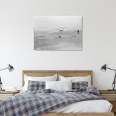 Orville Wright op First Flight op 120 voet Canvas Afdruk (Insitu (Slaapkamer))