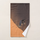 Oryx aan de rand, Namibië Bad Handdoek (Handdoek)