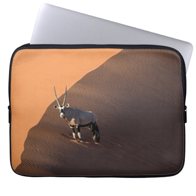 Oryx aan de rand, Namibië Laptop Sleeve (Voorkant)