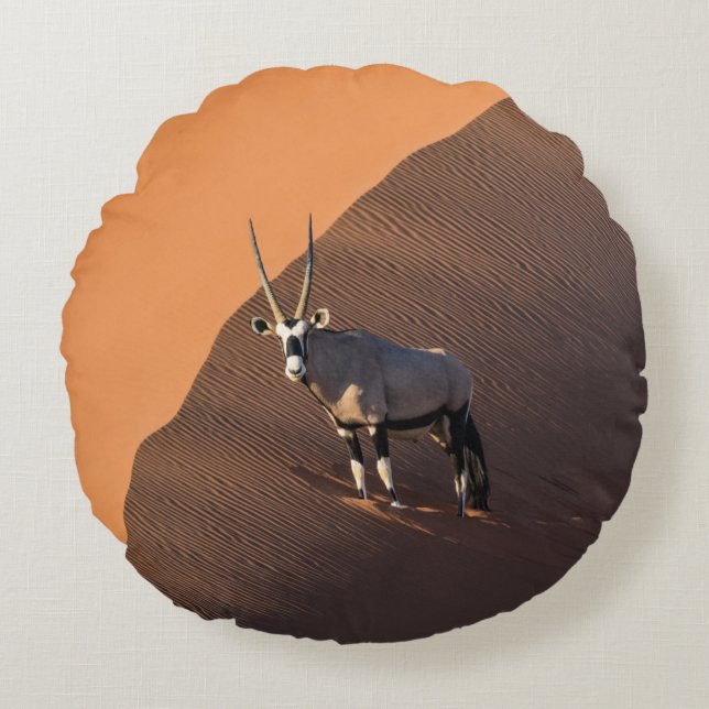 Oryx aan de rand, Namibië Rond Kussen (Voorkant)