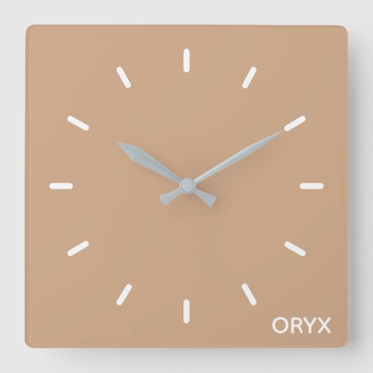 Oryx brown beige kleurnaam vierkante klok (Voorkant)