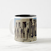 Osiride figuren Ramesses II die de muren flankeren Tweekleurige Koffiemok (Voorkant links)