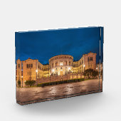 Oslo-gebouw in Noorwegen 's nachts Fotoblokken (Links)