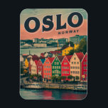 Oslo kleurrijke huizen Noorwegen vintage en gesche Magneet<br><div class="desc">Oslo is de hoofdstad van Noorwegen, bekend om zijn prachtige fjorden, Vikinggeschiedenis en moderne gebouwen zoals het Opera House. Het is een plek waar je kastelen, parken en veel natuur kunt zien. Pas geschenken over Oslo aan om uw bezoek te onthouden of te delen met vrienden! Maak coole dingen zoals...</div>