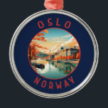 Oslo Noorwegen Retro Noodcirkel Metalen Ornament<br><div class="desc">Oslo retro vector reisontwerp. Oslo,  de hoofdstad van Noorwegen,  ligt aan de zuidkust van het land aan de kop van de Oslofjord.</div>