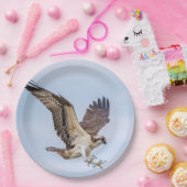 Osprey-landing in het nest papieren bordje (Feest)