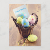 Ostereier in einem Korb mit Notizzettel Briefkaart (Voorkant)