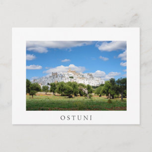 Ostuni met olijfbomen, wit briefkaart van Apulië