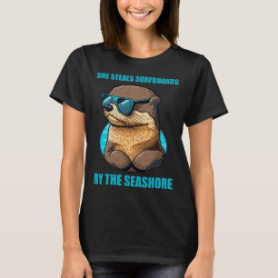 Otter 841 Surfende Otter Ze Steelt Surfplanken Cal T-shirt