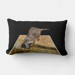 Otter die Tasty Fish eet, Lumbar Cushion Kussen