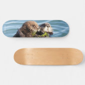 Otter pup en moeder met kelp persoonlijk skateboard (Horizontaal)