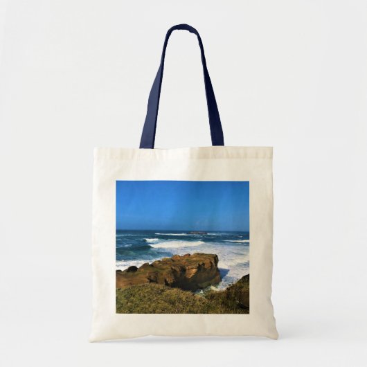 Otter Rock in Devil's Punchbowl State Park, Oregon Tote Bag (Voorkant)