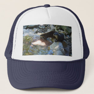 Otters Drink, Pet van truckers