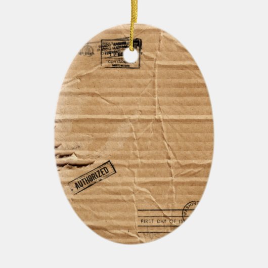 oud beschadigd bruin karton met riemen en zolen keramisch ornament (Voorkant)