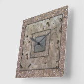 Oud betonnen wandklok (Hoek)