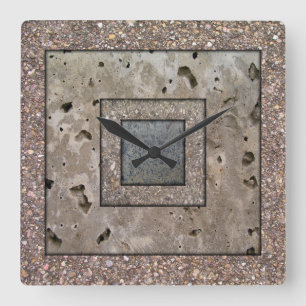 Oud betonnen wandklok