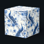 Oud Blauwe Franse Chinoiserie Waterverf Pauw Bedankdoosjes<br><div class="desc">Deze vintage-geïnspireerde blauwe Franse chinoiserie favorbox toont een gedetailleerde waterverf pauw, ideaal voor bruiloften en speciale gelegenheden. Het elegante ontwerp biedt ruimte voor de namen van het paar, de trouwdatum en een persoonlijke boodschap, waardoor het een stijlvolle aanvulling is op uw verzameling bruiloftsfavorieten. Als u hulp nodig heeft bij het...</div>