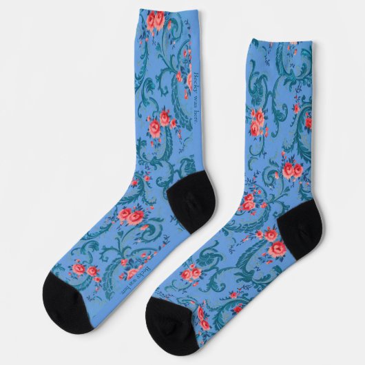 Oud bloembehang in blauw en rood sokken (Links)