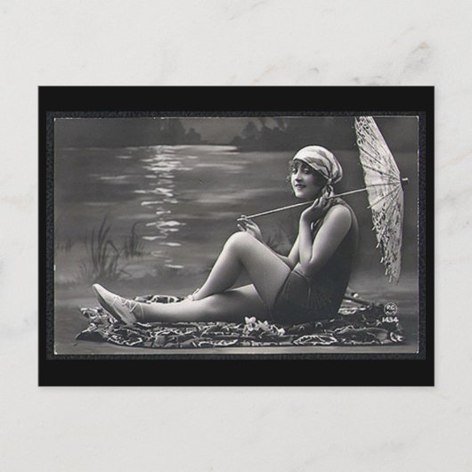 Oud Briefkaart - Meisje door een rivier (Voorkant)