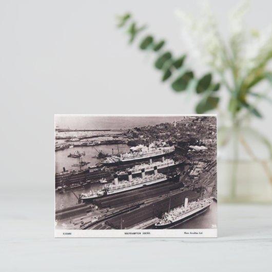 Oud Briefkaart - Southampton Docks (Staand voorkant)