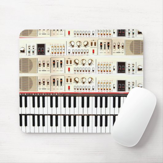 Oud elektrisch toetsenbord muismat (Met muis)