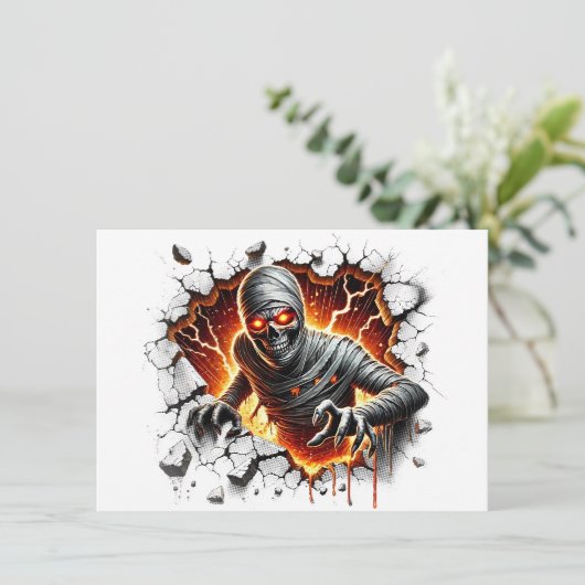 Oud en Griezelig Mummie Skelet Breekt Door Kaart (Staand voorkant)