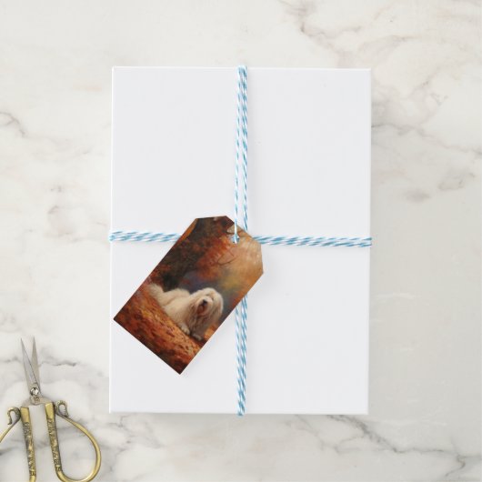 Oud Engels herdershond in herfstbladeren Herfst In Cadeaulabel (Met Touw)