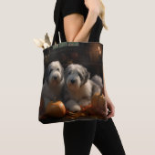 Oud Engels Sheepdog Puppy Herfst Delight Pompoen Tote Bag (Dichtbij)